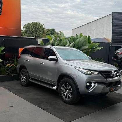 TOYOTA HILUX SW4 2.8 SRX 4X4 16V TURBO INTERCOOLER DIESEL 4P AUTOMÁTICO